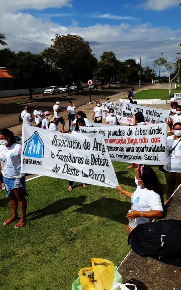 Familiares de presos em manifestação contra maus-tratos na penitenciária de Santarém