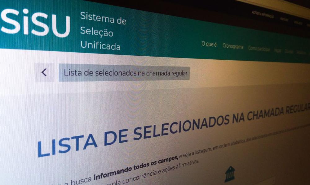 Interessados em renegociar as dívidas devem procurar o Banco do Brasil ou a Caixa Econômica Federal, que são os agentes financeiros do Fies