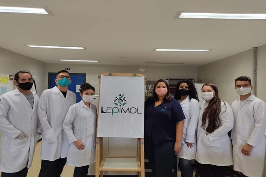 Equipe do Laboratório de Epidemiologia Molecular da Ufopa, coordenado pela Profa. Dra. Heloísa Nascimento. Foto: Renata Dantas.
