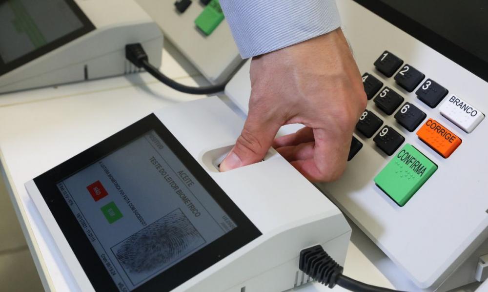 A partir desta sexta-feira (15), municípios brasileiros com número de eleitor superior a 100 mil pessoas devem habilitar locais de votação