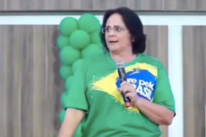 Damares Alves discursa sobre casos de abuso infantil no Marajó, sem apresentar provas, na Assembleia de Deus de Goiânia - Reprodução/Twitter