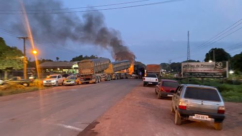 BR-163 em Santarém: atos antidemocráticos