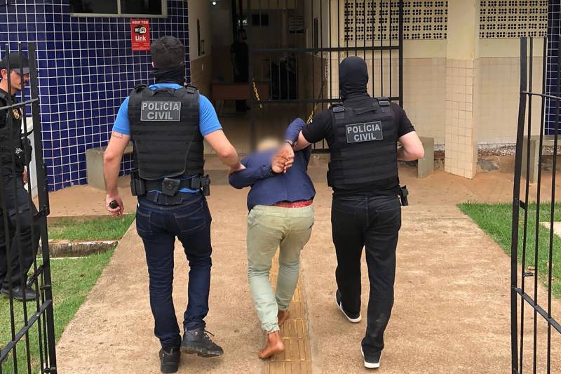 Suspeito preso pela polícia