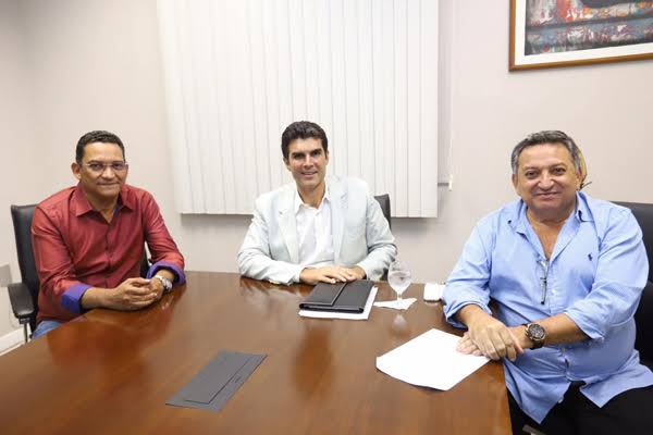 Deputado Torrinho Torres, governador Helder Barbalho e prefeito João Cleber