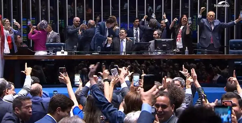 Senado aprova fim da escala 6x1 e prevê dois dias de folga sem redução salarial